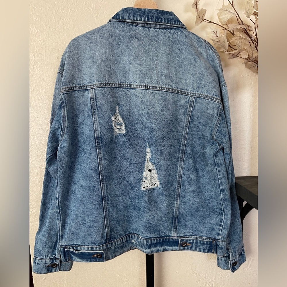 Women's Oversized Destroyed Denim Jacket - Picture 3 of 14